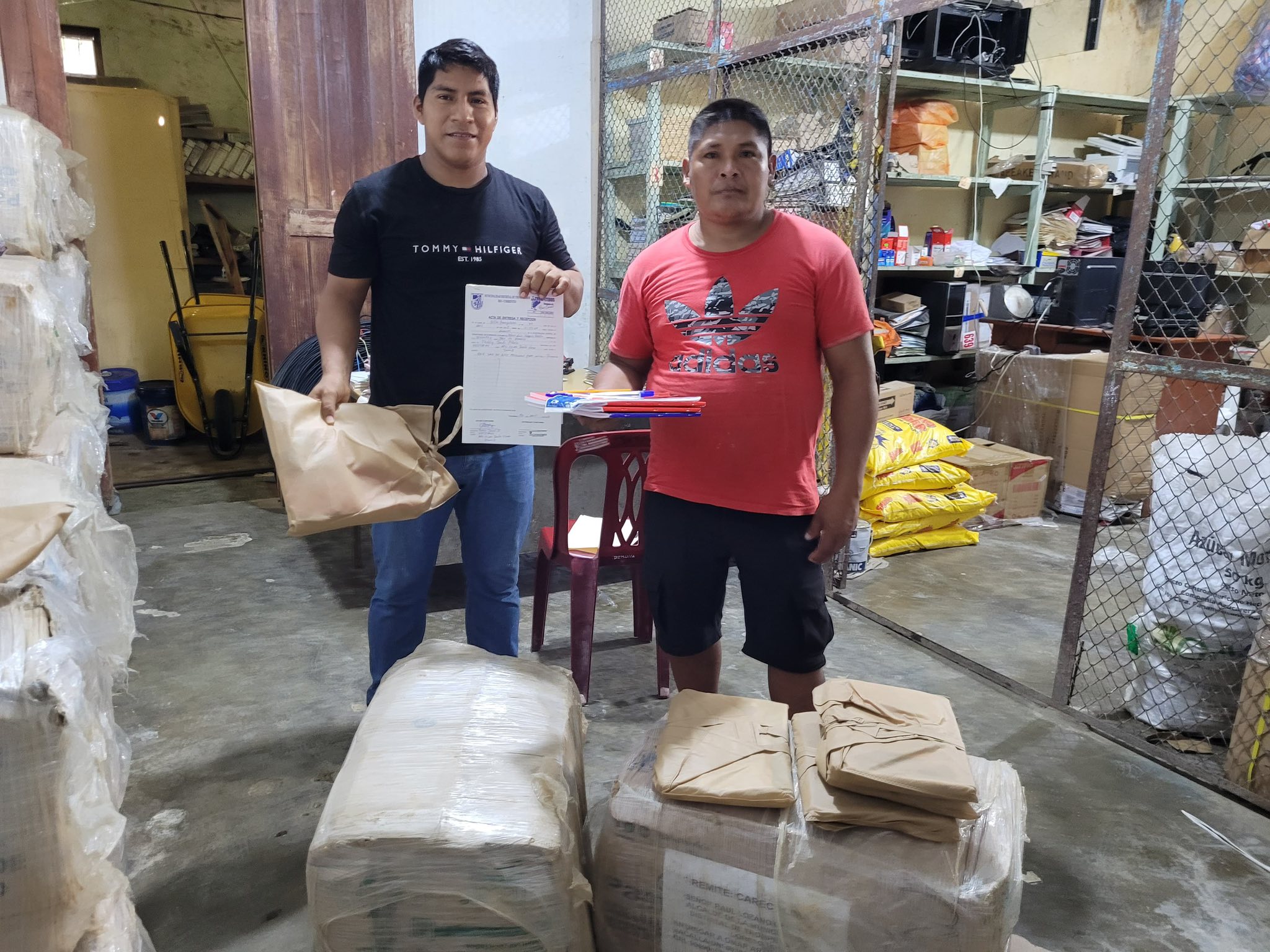 Municipalidad de Trompeteros entrega útiles escolares a comunidades de Santa Elena, Cuchara y Sion